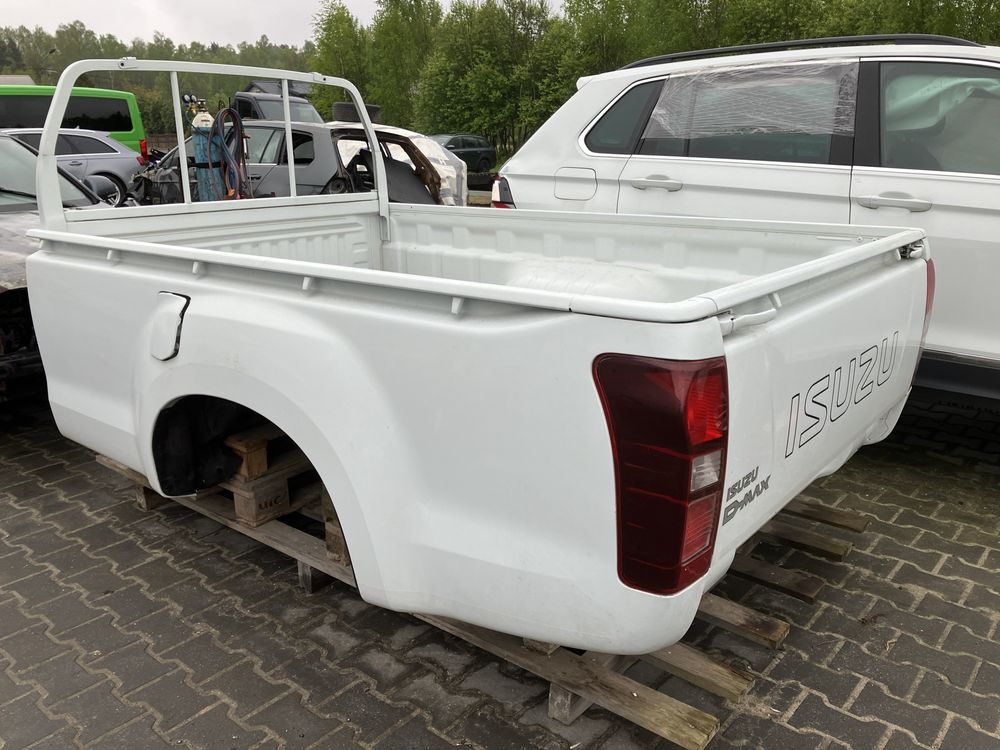 Paka kompletna Klapa Isuzu D-Max Lampy