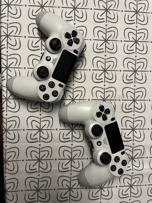 Playstation 4 PRO 1TB + 2 pady + 10 gier CUH-7116B