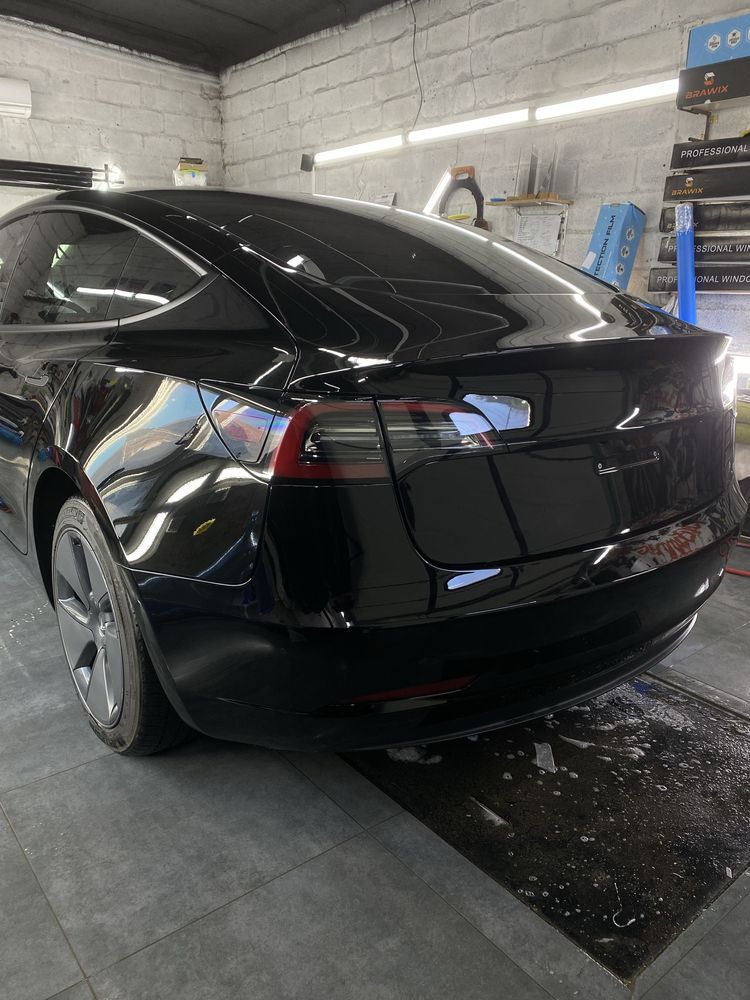 Tesla Model 3 2023 року Rest