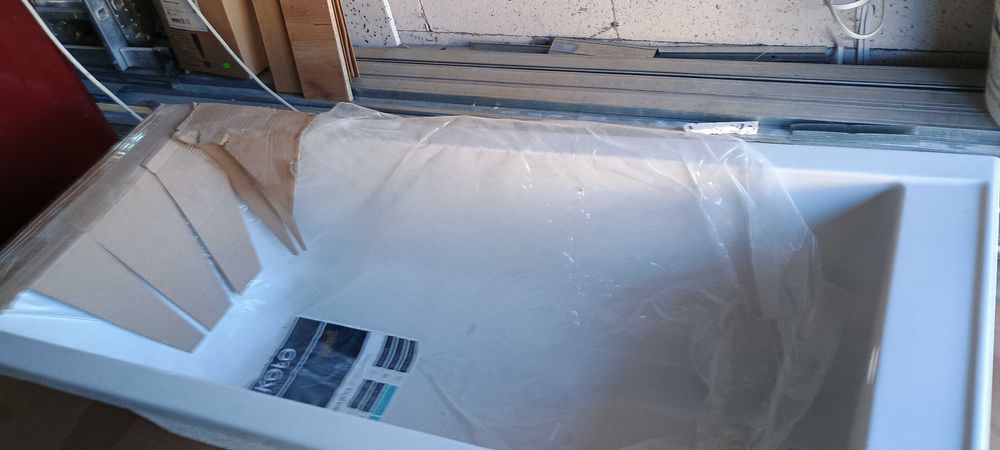 Wanna akrylowa, prostokątna, nowa.