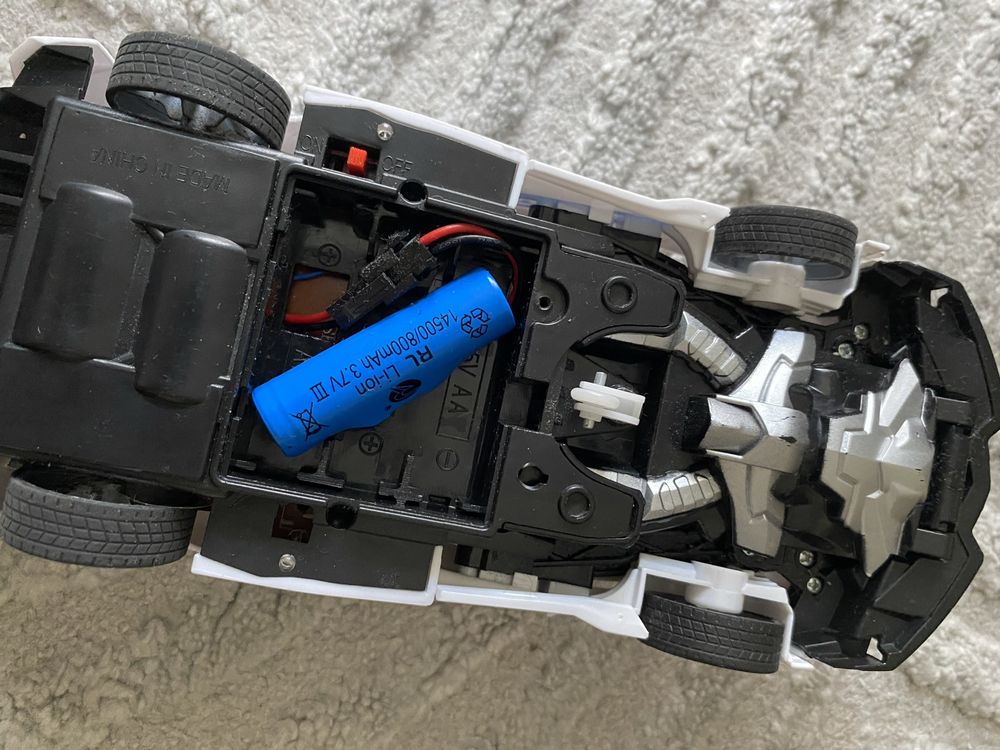 Samochod-robot na pilot