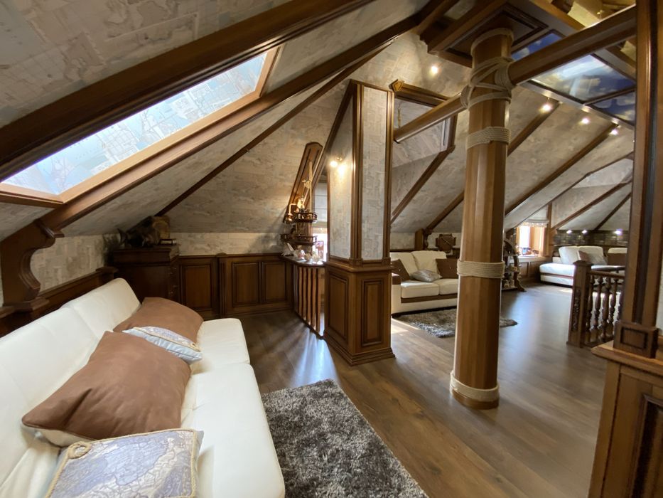 Будинок в районі «Новий двір» 10 соток. Зручна локація.