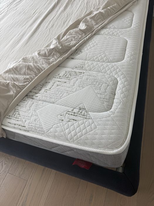 Cama de casal com colchao King Size - seminovo - 6 meses de uso