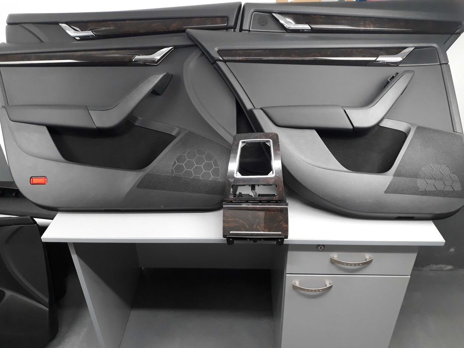 Обшивки пластик салону Універсал та ліфтбек Шкода Октавия А7