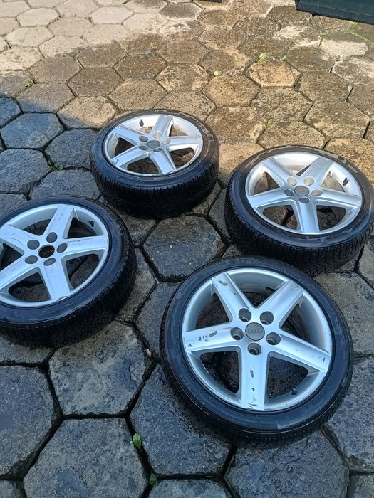 Felgi wraz z oponami audi  wielosezonowe 17