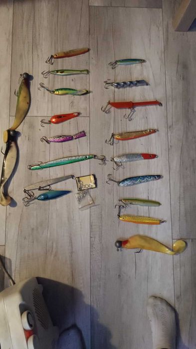 Zestaw pilkerów i przynęt wędkarskich