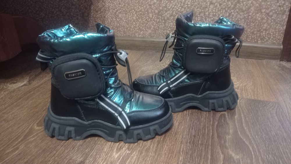 Зимові термоботинки, сапожки, угги, ботинки
