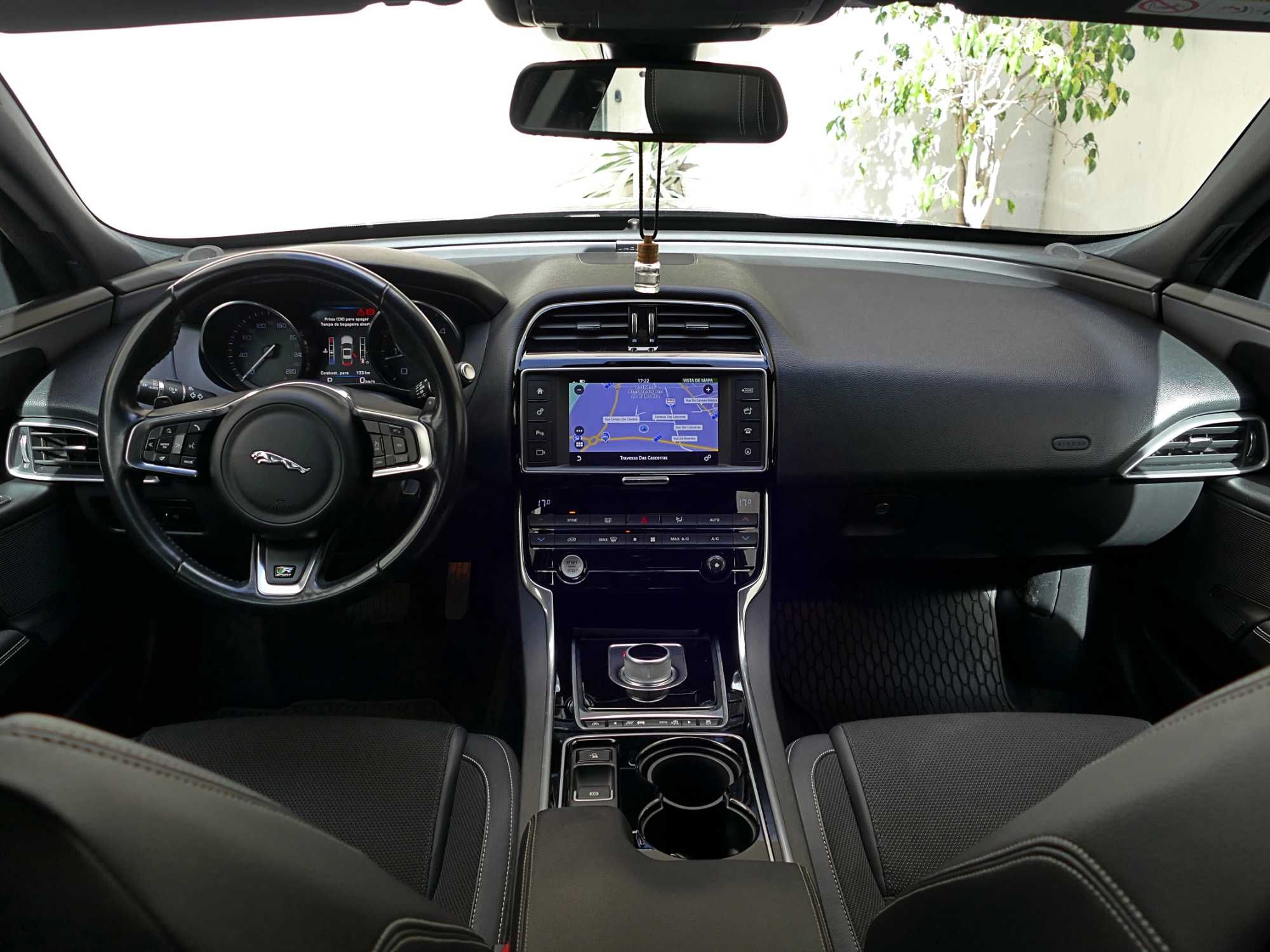 Jaguar XE R-Sport Câmera 180cv Nacional