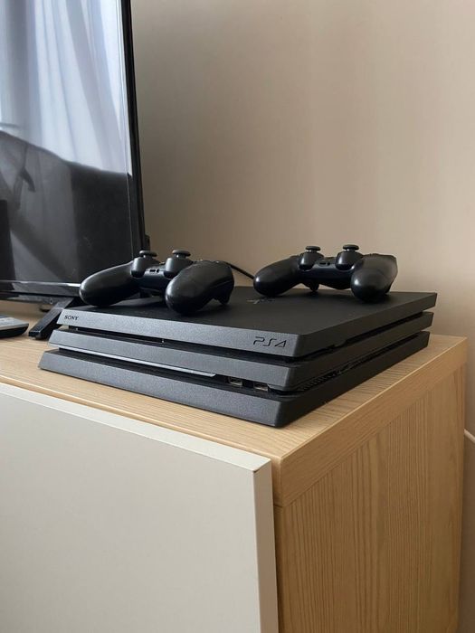 Konsola PS 4 pro 1 tb  PlayStation