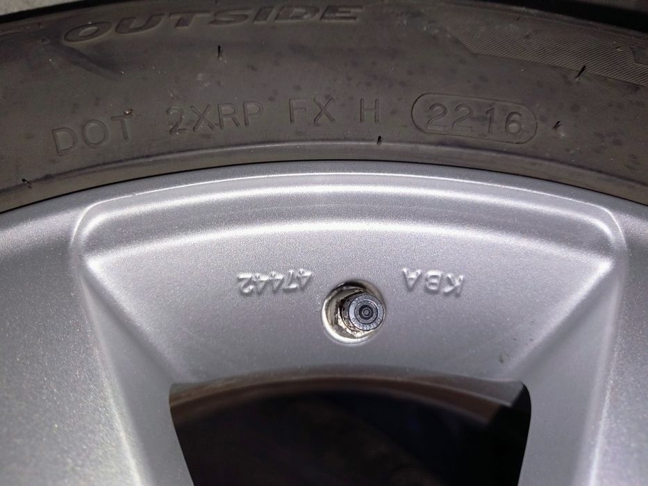 Felgi aluminiowe 16” 6-ramienne 5×114.3 ET50 + opony (2x zimowe, 2x wi