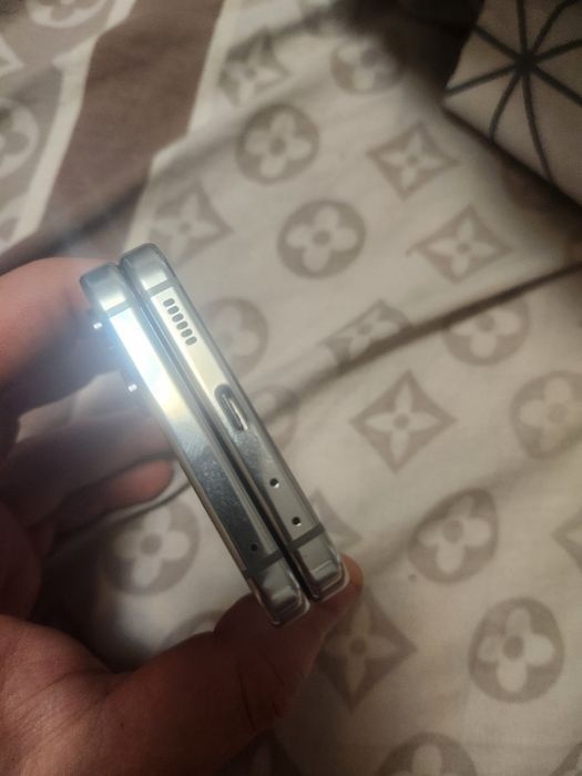 Z Flip 5 USA 512/8