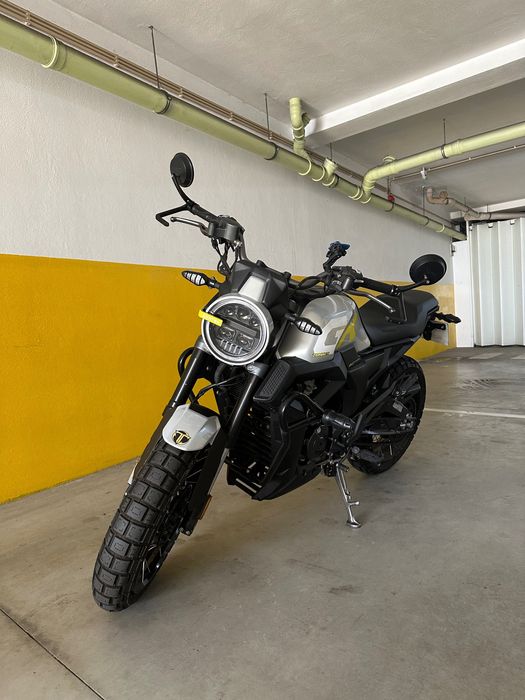 Zontes 125 GK — 2023 • 7.100 km • Impecável • Estilo Scrambler