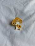 Przypinka pin wpinka pins złota broszka alternative gothic muchomor