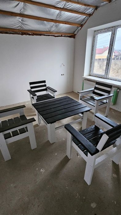 Вуличні садові меблі з піддонів. Лавка. Диван. Стіл. Журнальний стіл.