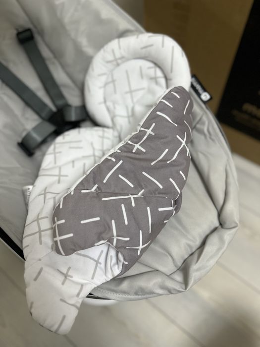 Крісло-гойдалка 4moms mamaRoo 5.0 Grey Classic