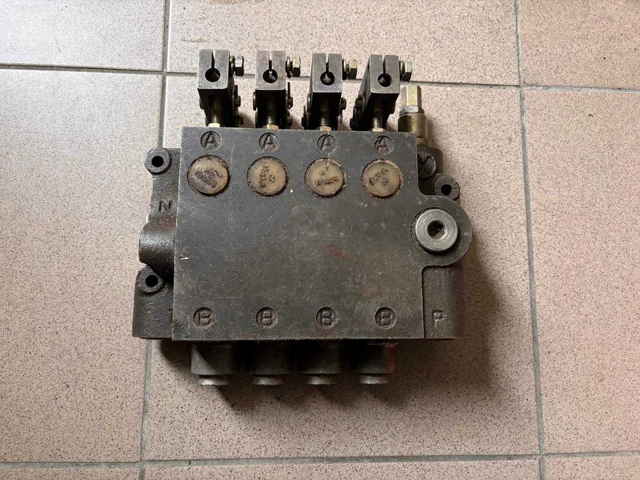 Rozdzielacz hydrauliczny wózek widłowy Bułgar NOWY monoblok R11