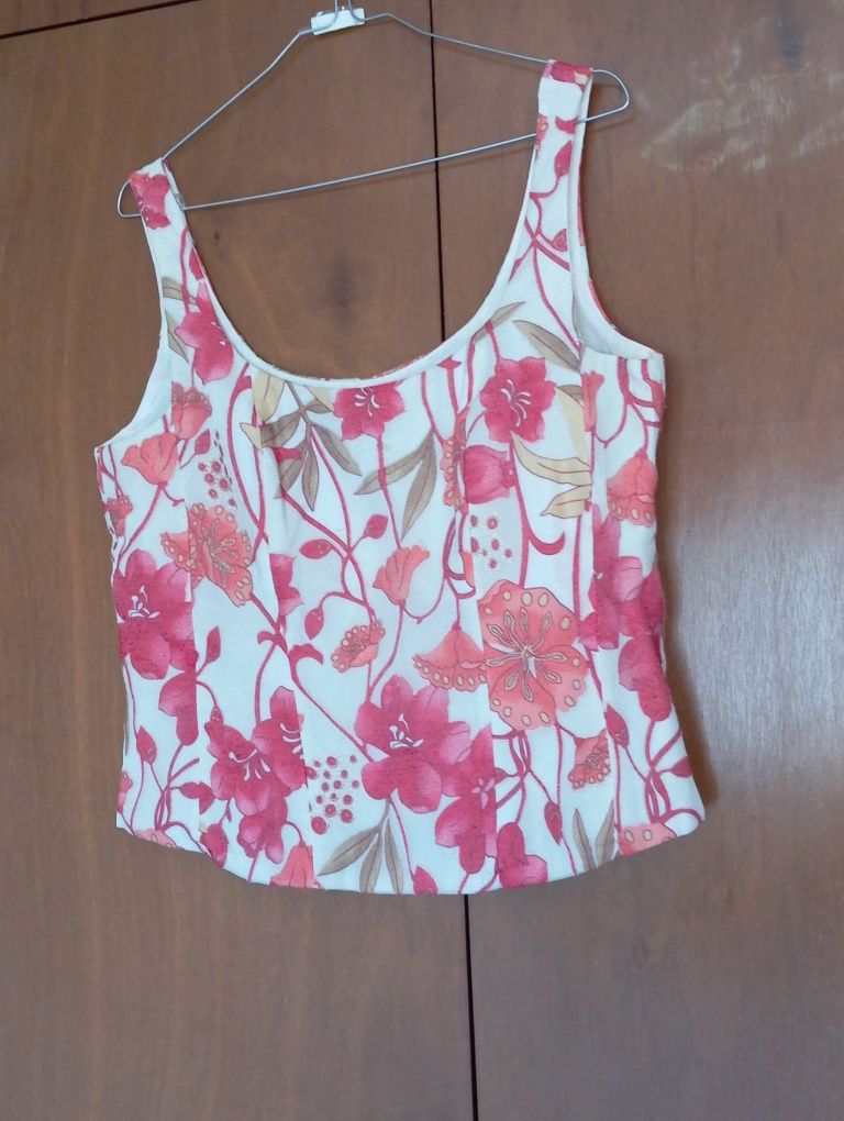 Top muito elegante 44, mas veste 40/42