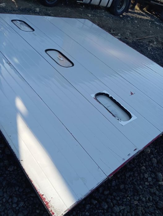 Brama segmentowa panelowa przemysłowa 425x423 wysoka