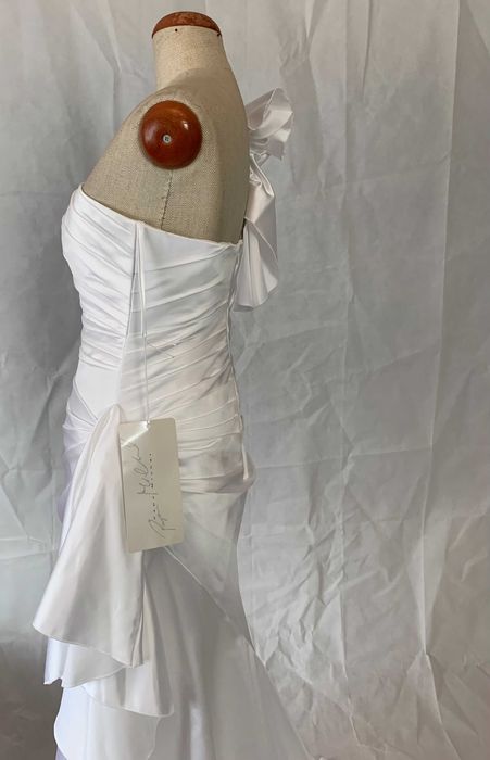 Nowa z metką gładka suknia ślubna 38 M rybka z trenem biała lekka glam