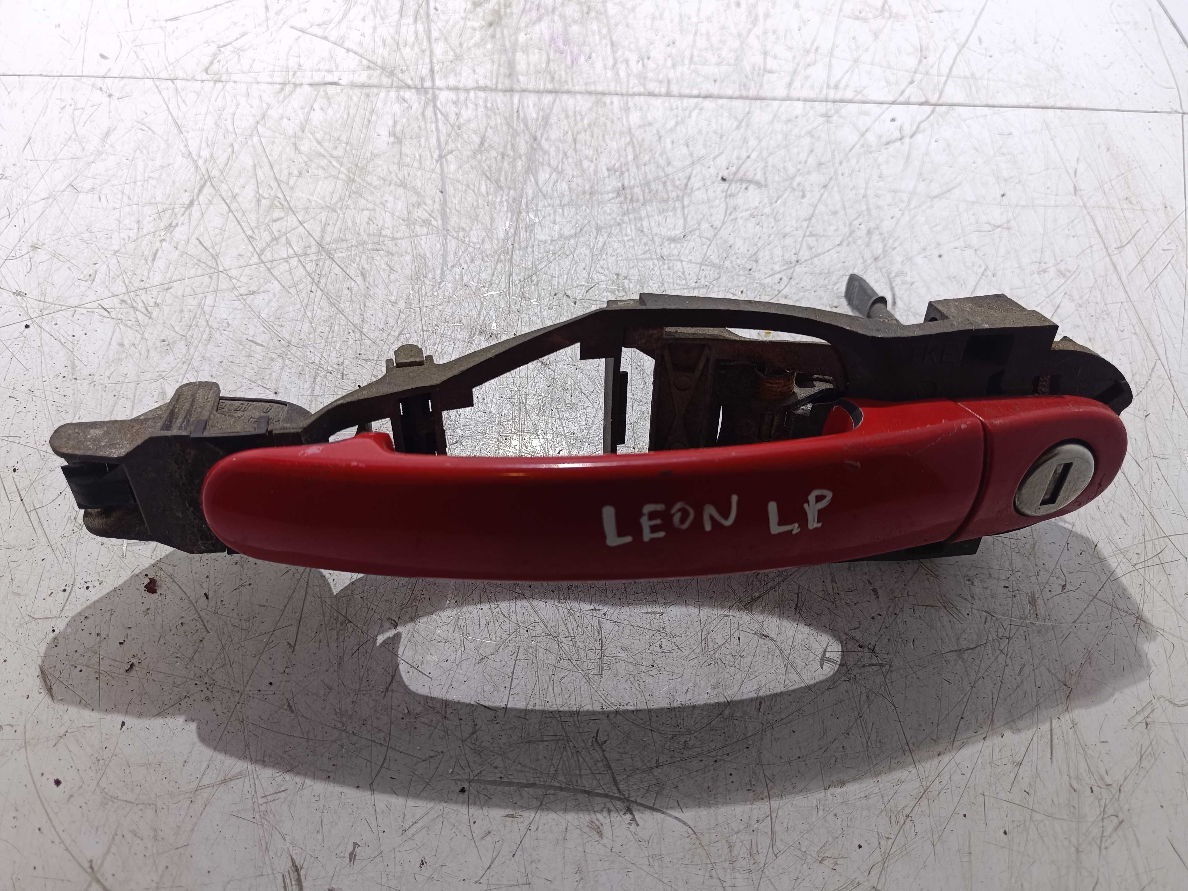 Klamka zewnętrzna lewy przód SEAT LEON