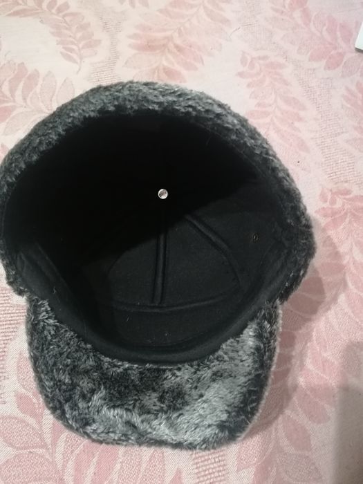 Продам мужскую зимнюю кепку с отложными ушками.