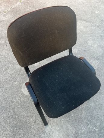 Cadeira Almofadada Preta