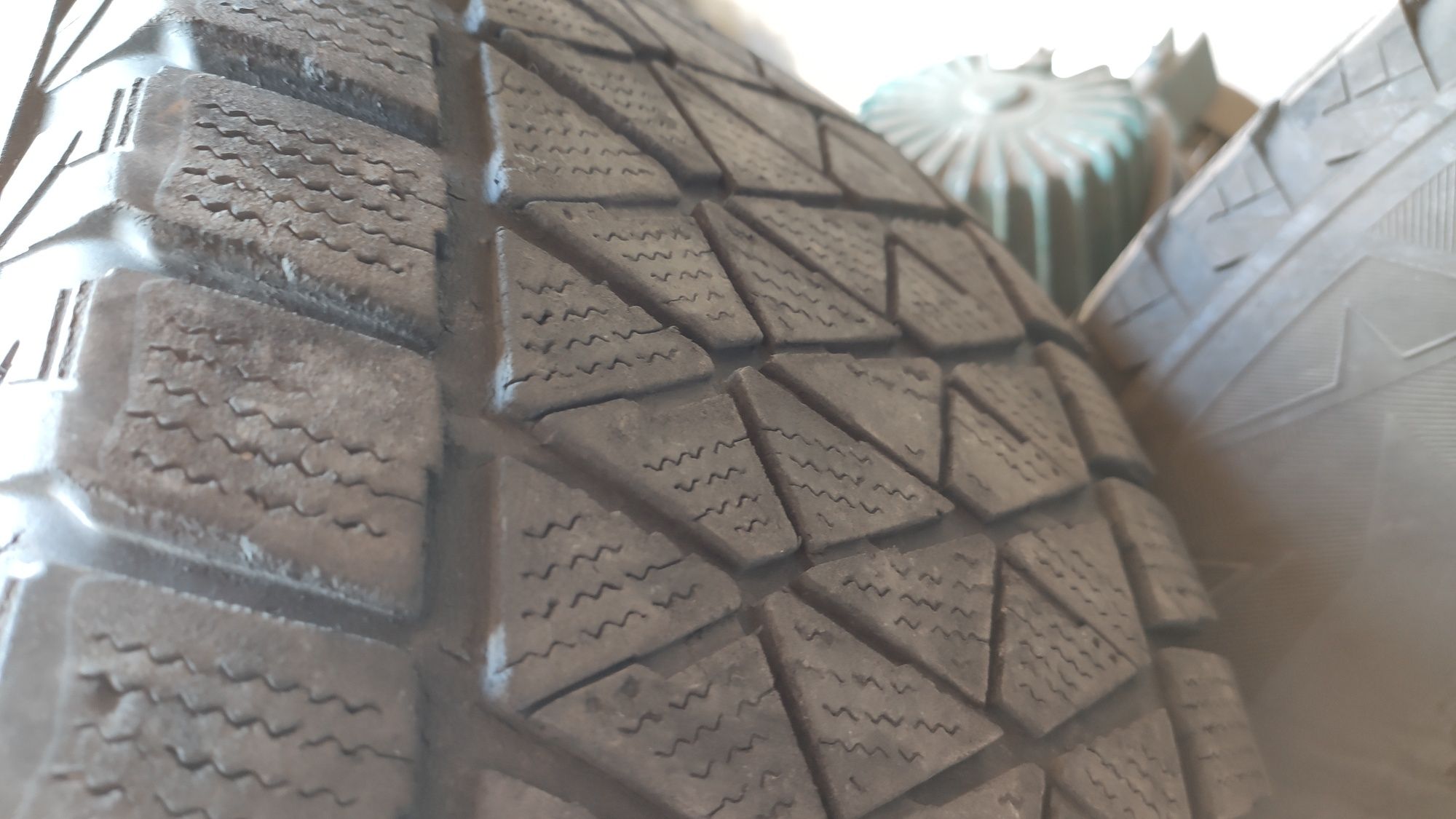 Bridgestone Blizzak v2  265/70 R16 112R