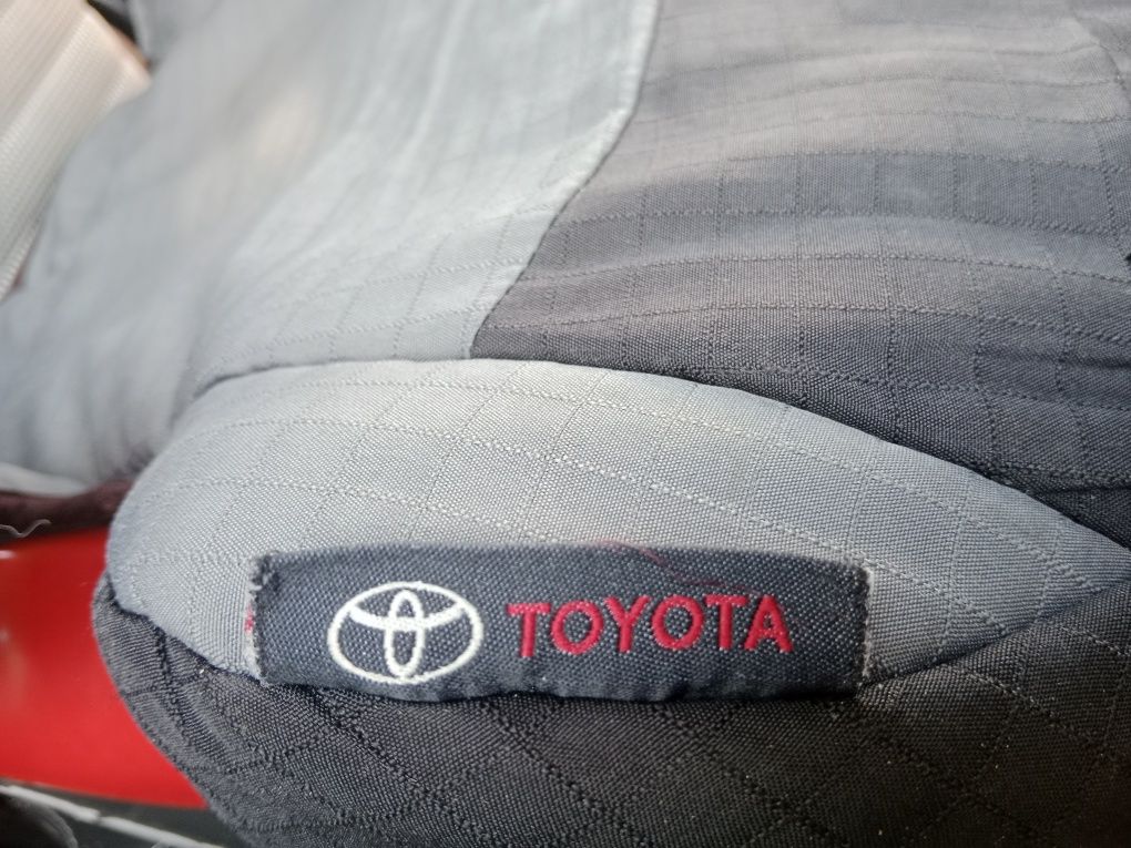 Toyota oryginalny dedykowany fotelik dziecięcy