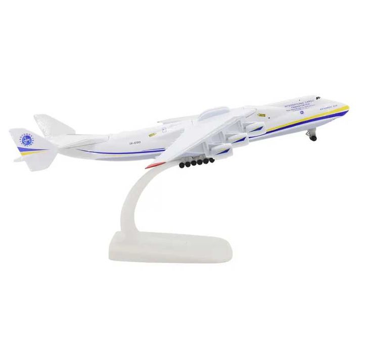 Модель Літака AН-225 Мрія 1:400. Модель самолета Антонова.