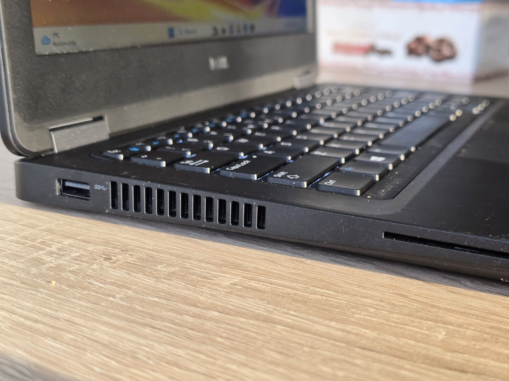 Biurowy Dell E5270 Intel i5 6300U 8/256GBSSD Win11