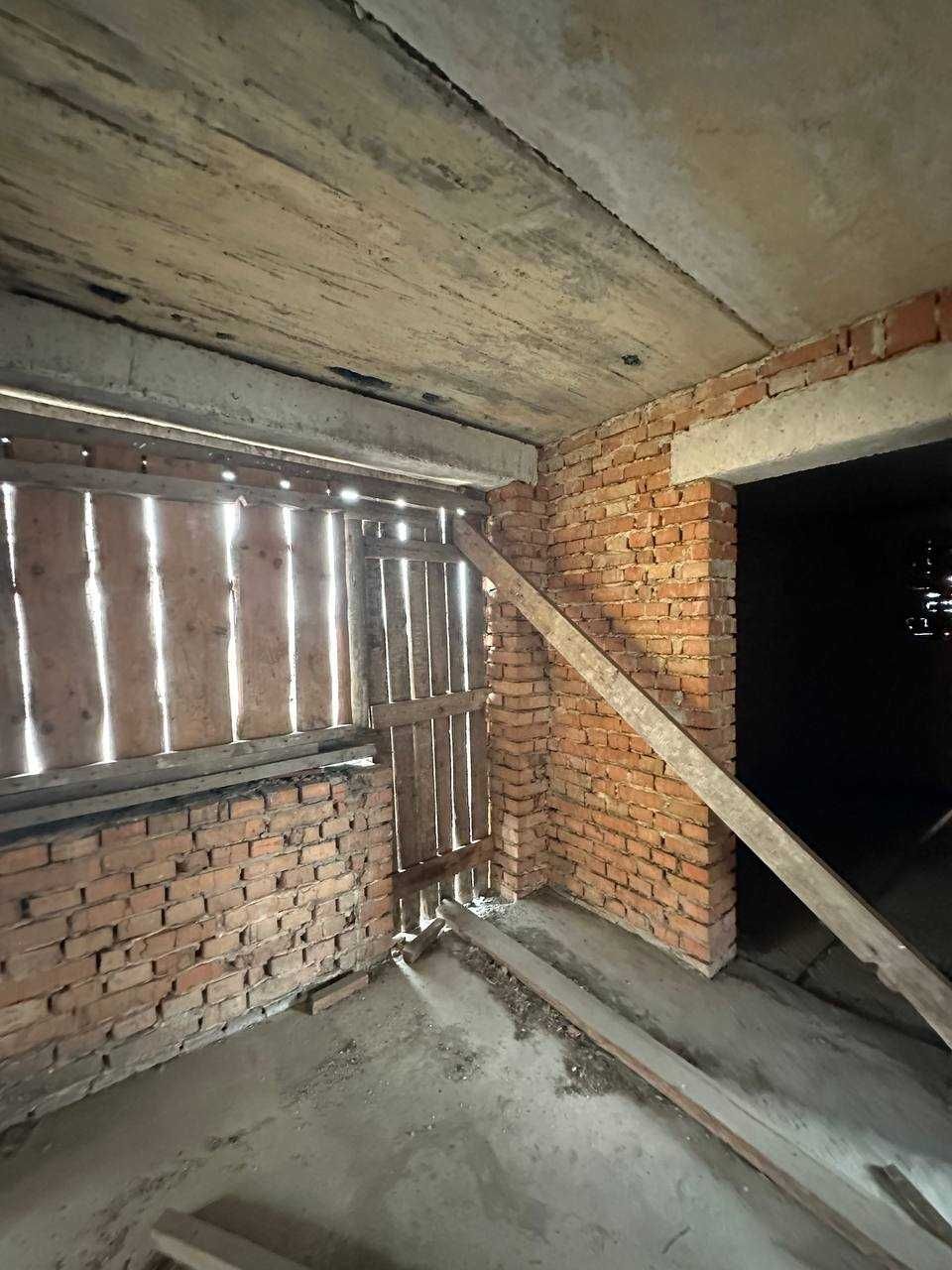 Продається будинок в с. Угринів дуже вигідна ціна.
