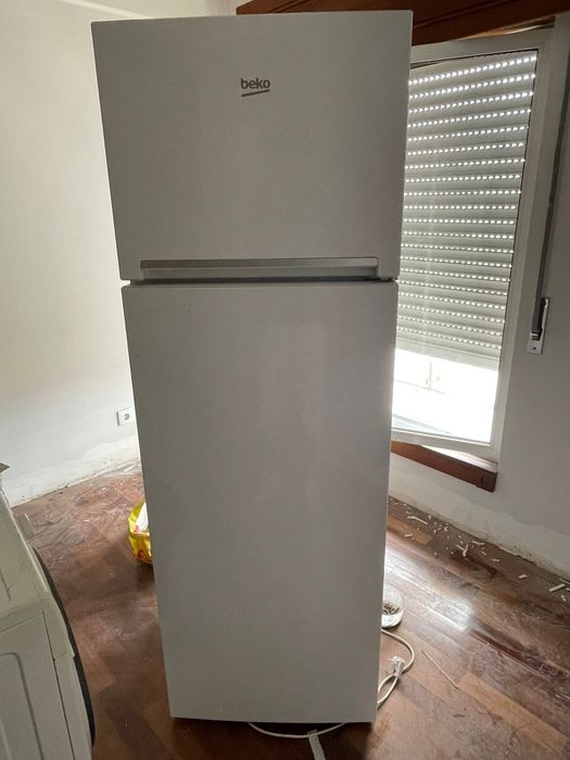 Frigorifico BEKO RDSA310K30WN 310L