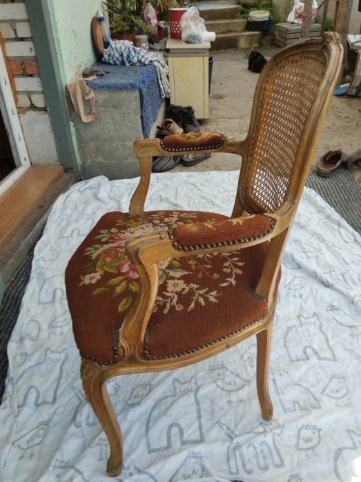 Продам антикваріатний стілець