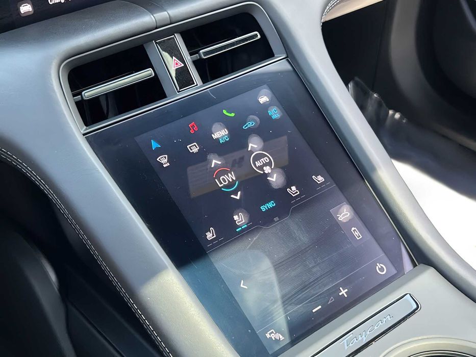 Porsche Taycan 4S      2022