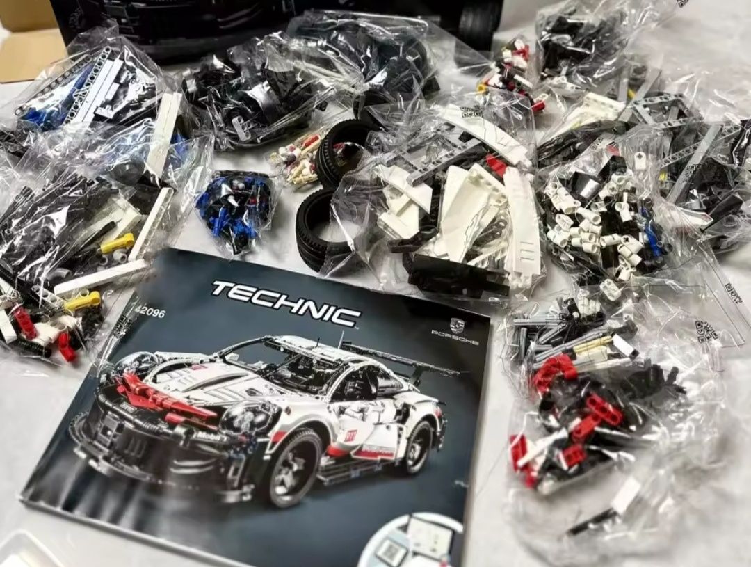 Конструктор Porsche 911 RSR. 1580 деталей. Сумісний з LEGO.