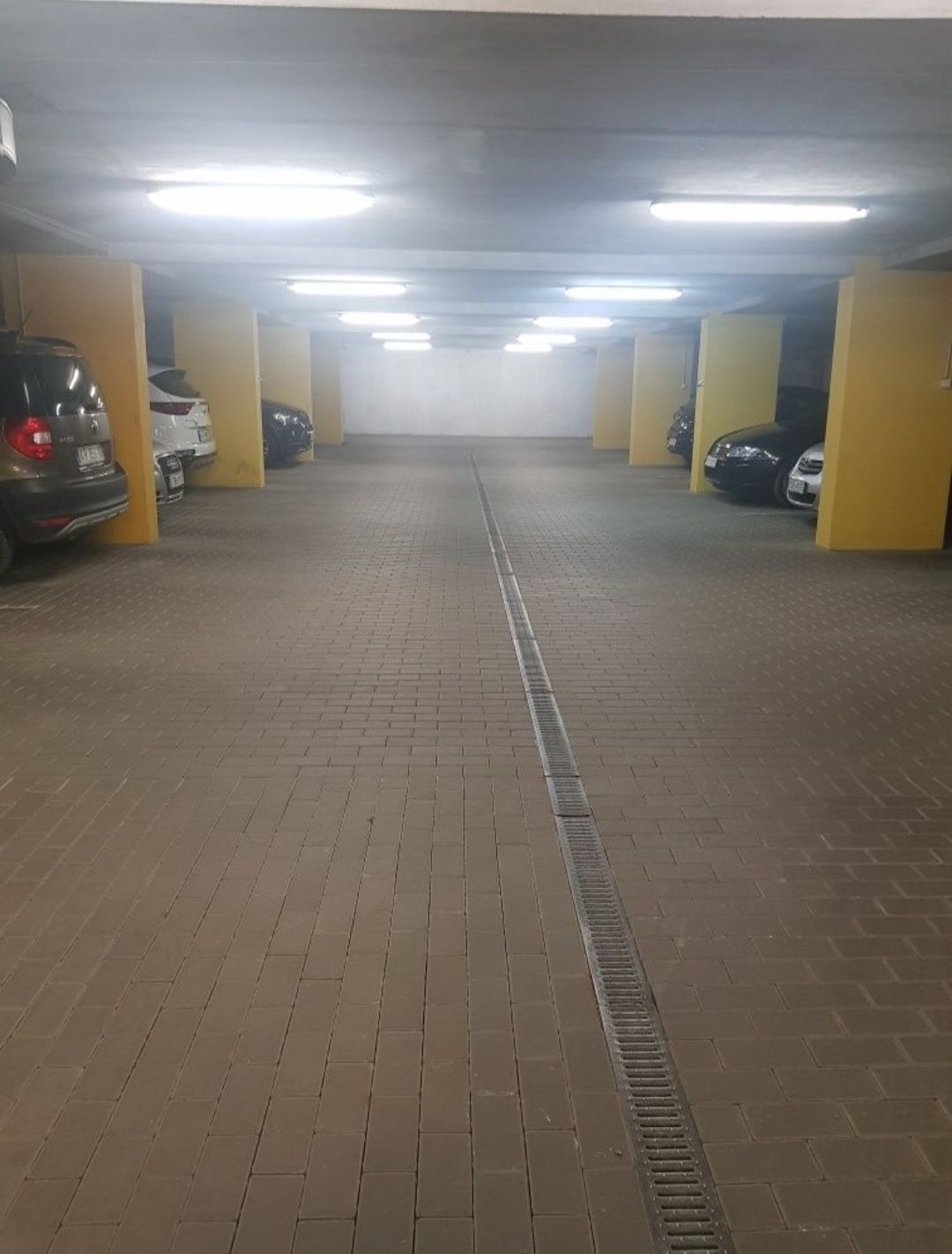 Miejsce postojowe garaż parking ul. Kuźnicy Kołłątajowskiej 25L