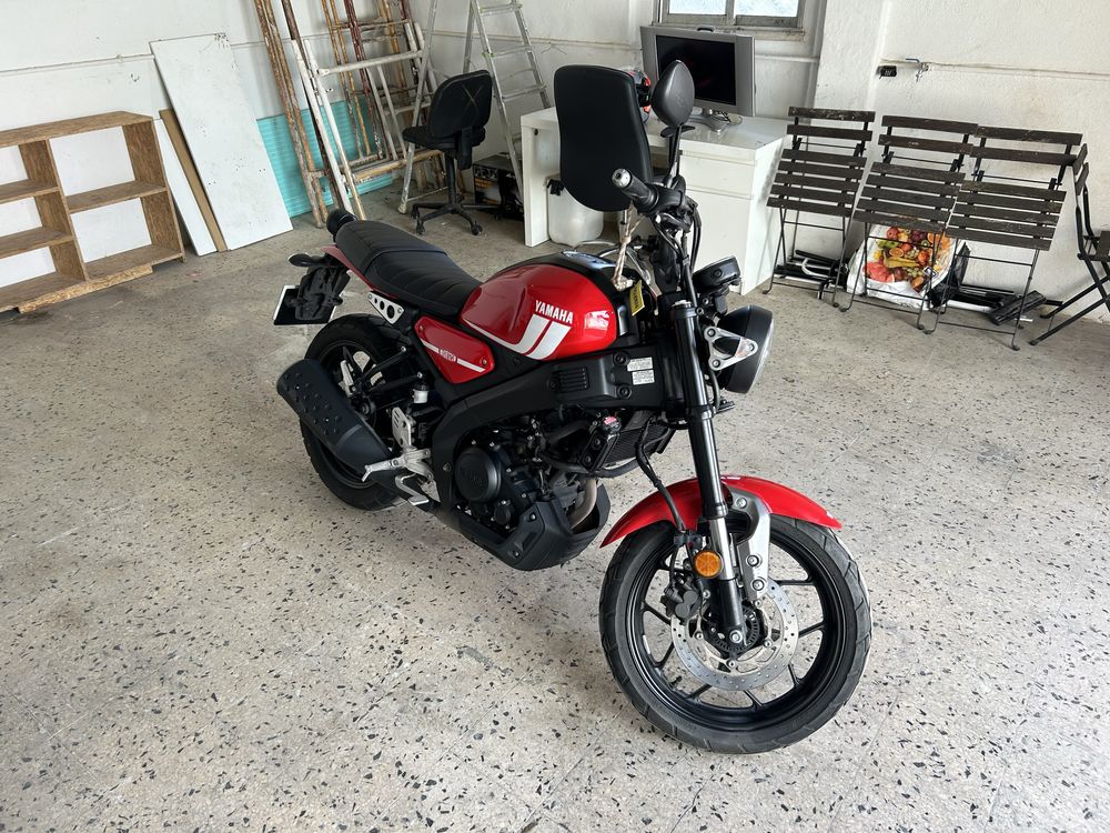 Yamaha xsr125.