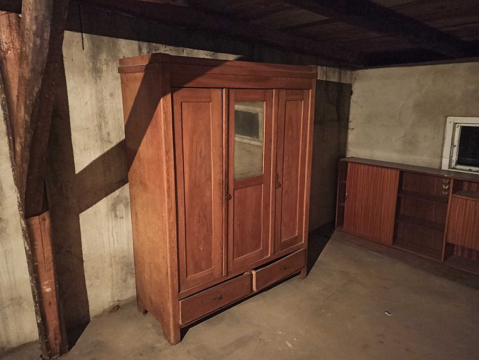 Stara elegancka szafa