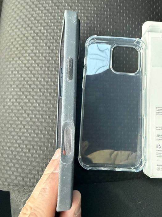 Продам 2 чехла на Продам iPhone 16 Pro Max