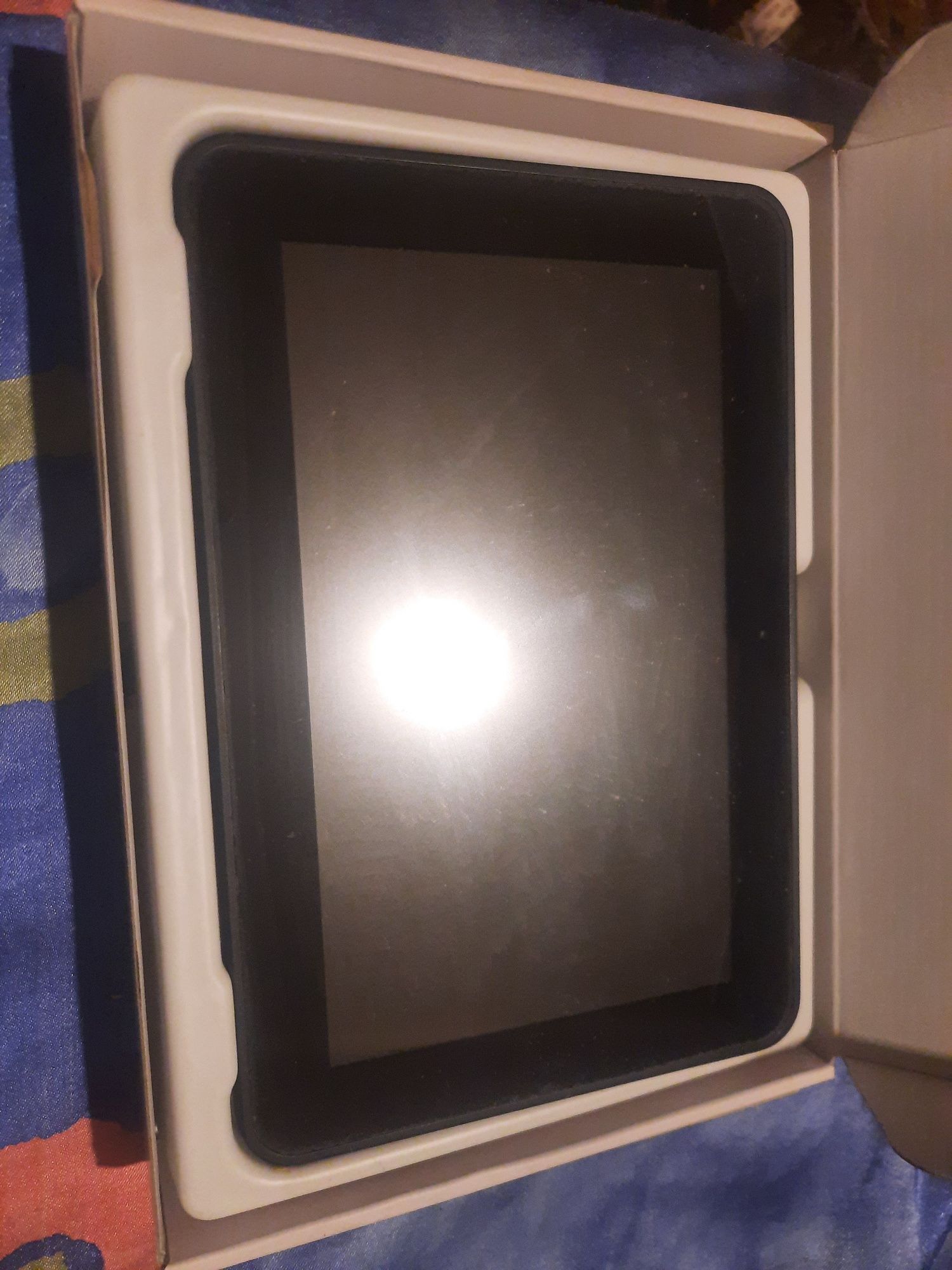 2 smartphony i tablet