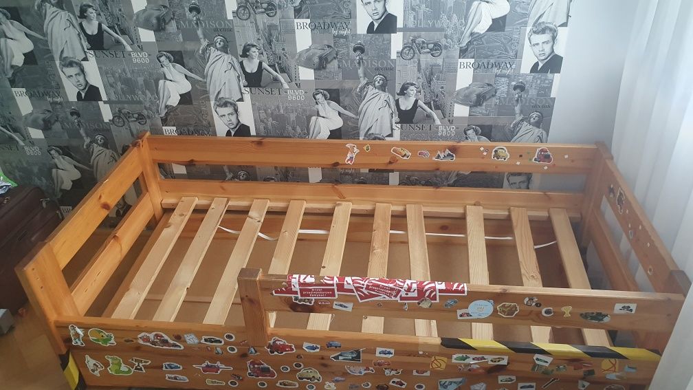 Łóżko drewniane sosnowe z szufladą stelażem barierką 70x160