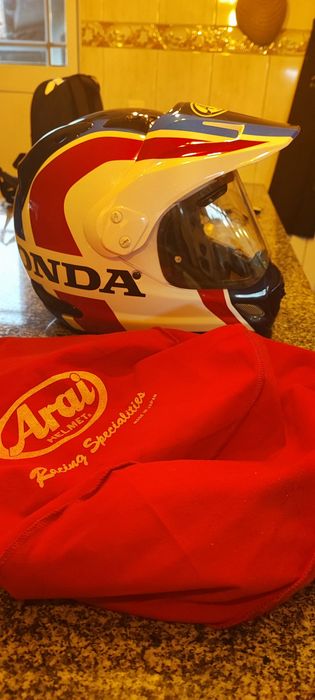 Capacete Arai Honda semi novo