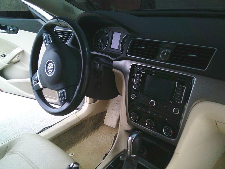 В дорозі VOLKSWAGEN PASSAT SE 2014 фольцваген пасат США фото відправки