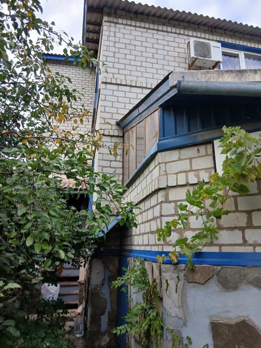 Продаю двухэтажный дом с  садом, баней и бассейном — район ЮТЗ