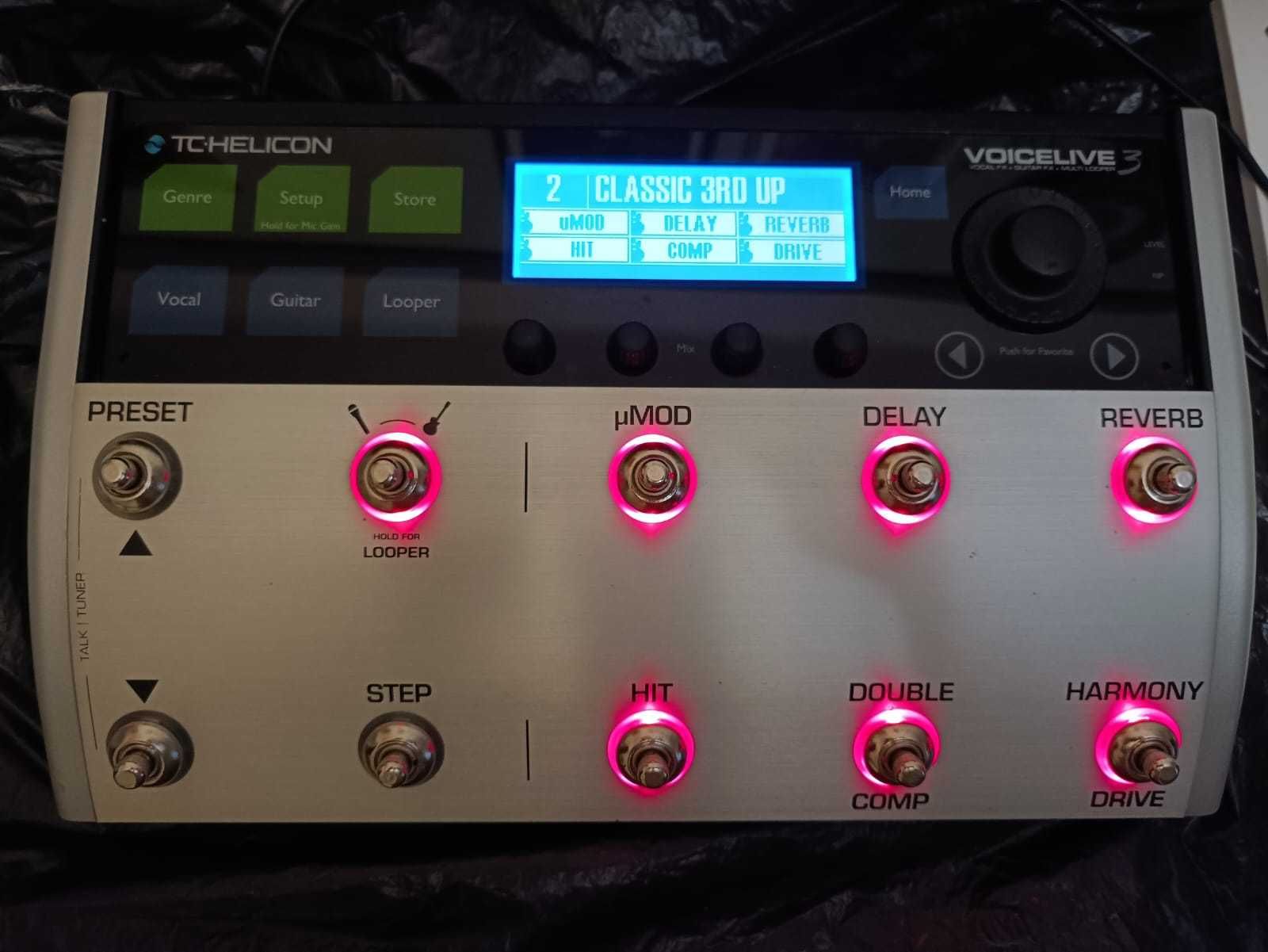 TC Helicon Voicelive 3 ведущий вокальный процессор.