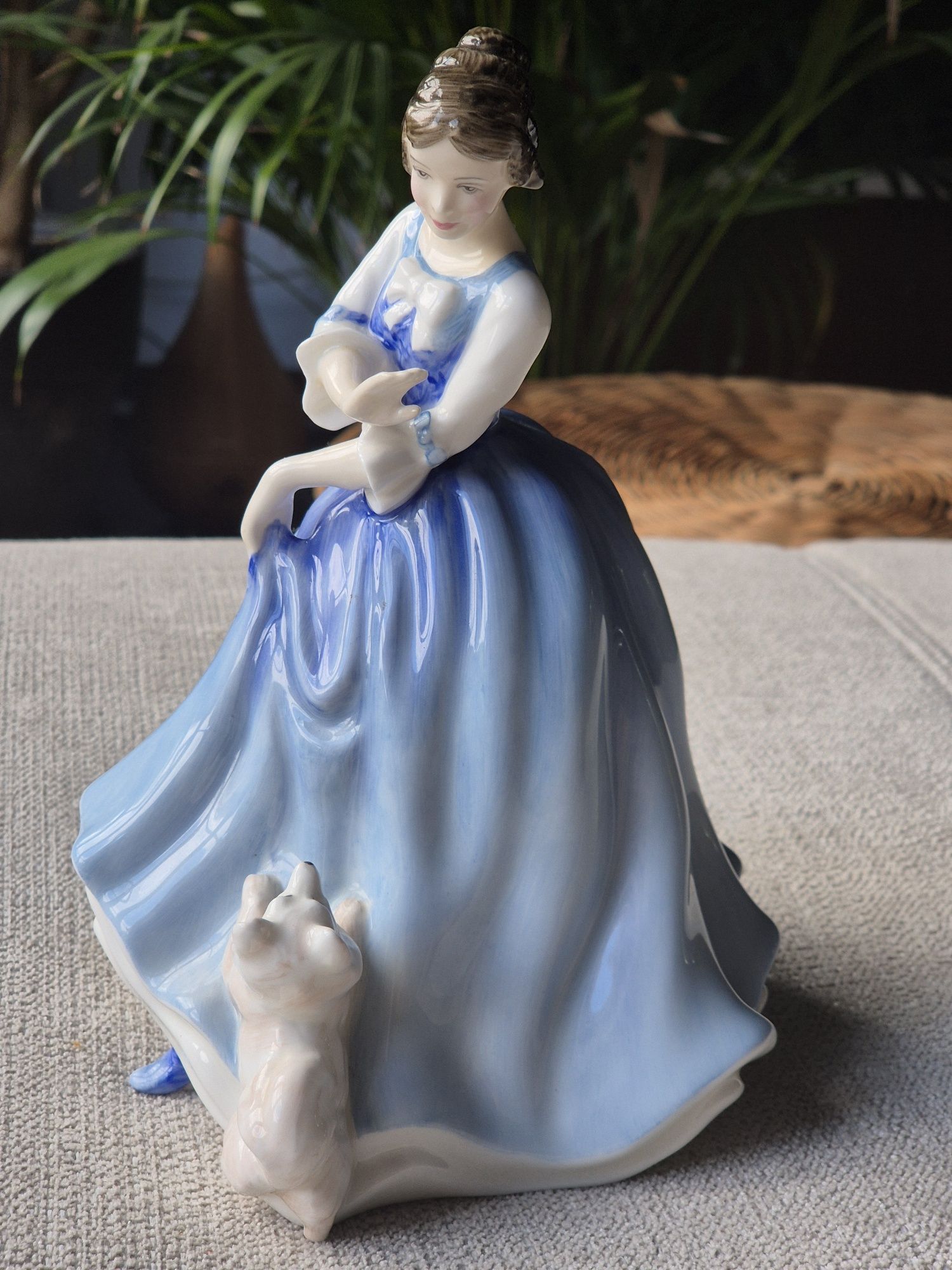 Dama Royal Doulton Llorain