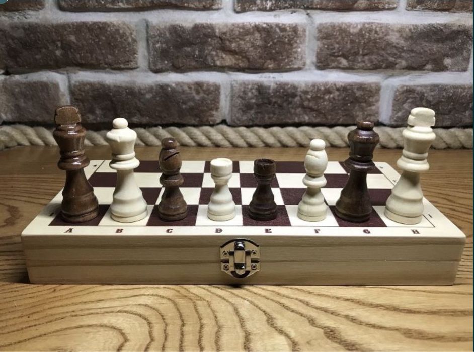 Шахи шахматы дерев'яні  Нові! розмір дошки 30х30см