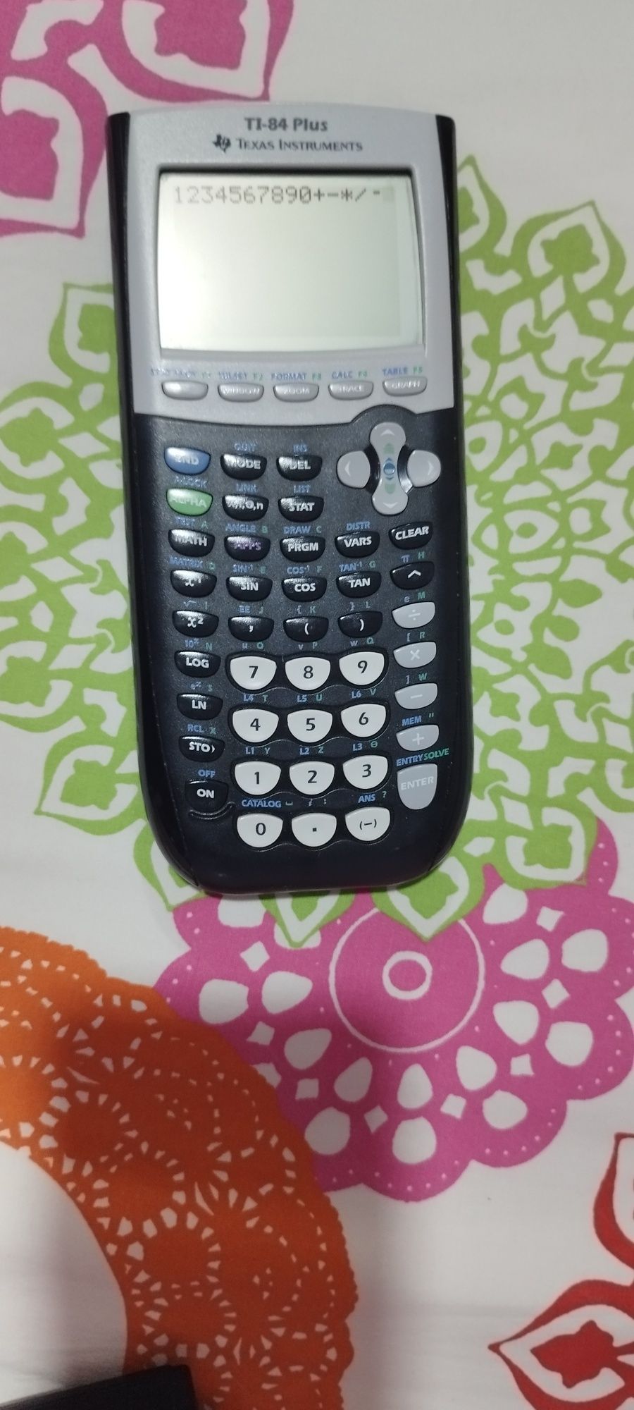 Maquina de calcular gráfica Texas Instruments TI-84 plus.