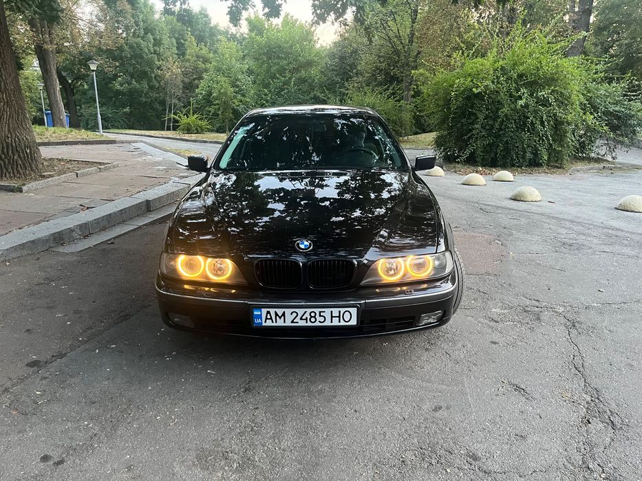 Продам BMW Series 5 e 39 чорного кольору. Автомат.Терміновий продаж!