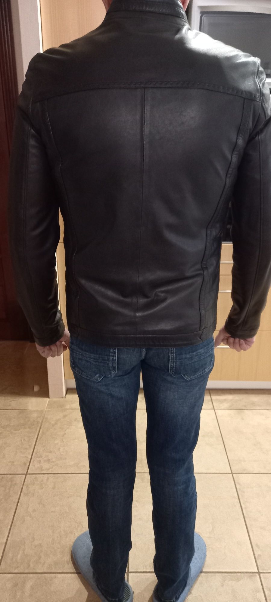 Продам кожаную мужскую курточку размер  L